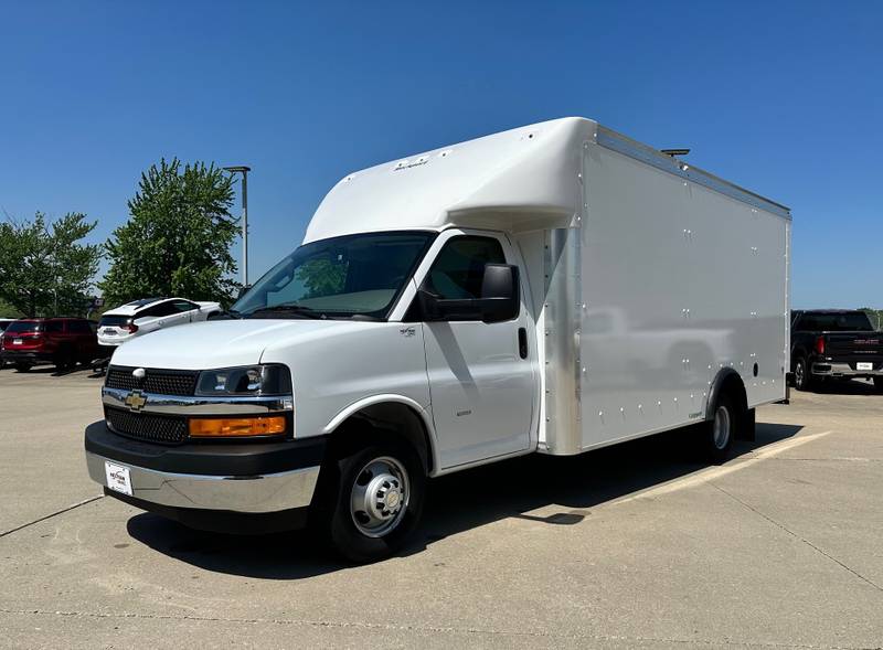 Chevy cutaway clearance box truck